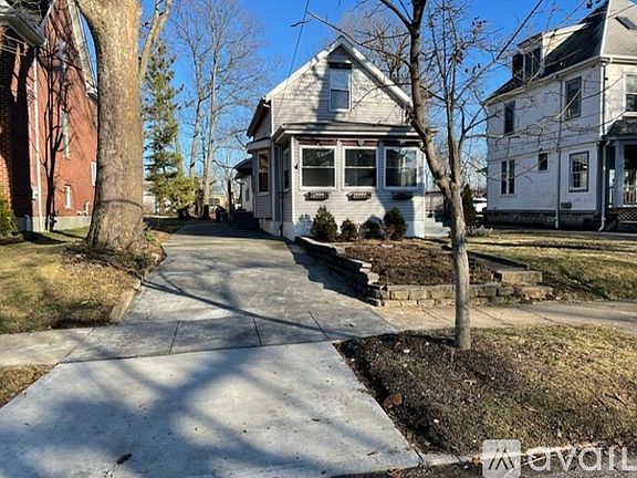 3rd image of 212 Crescent Ave