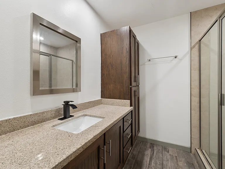 3900 N 6th St #6 — Photo 4