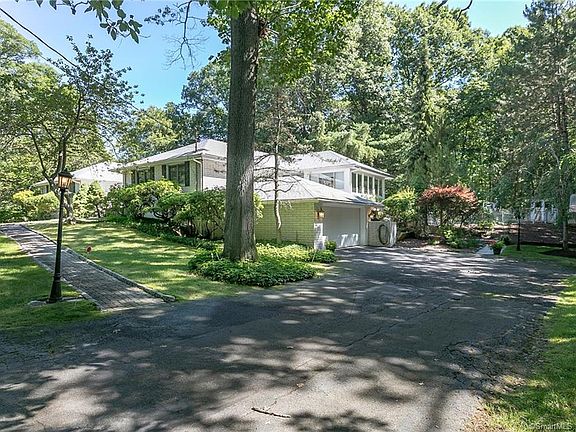 2nd image of 415 Wildwood Dr
