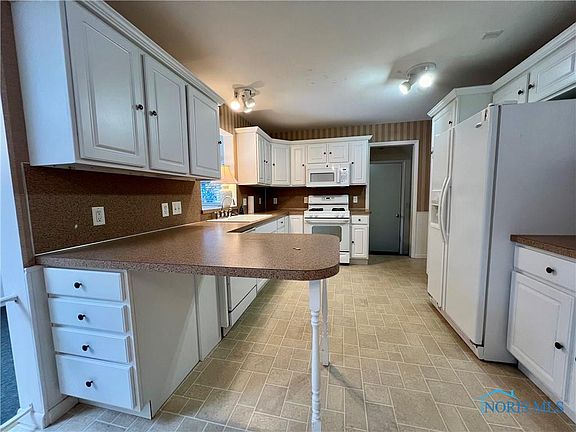 5th image of 6038 Meadowvale Dr