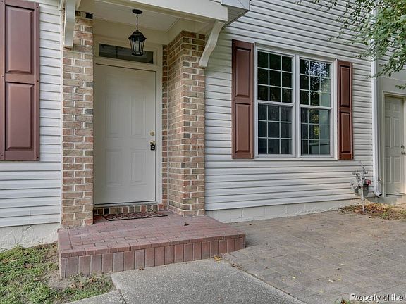 5th image of 124 Creekshire Cres