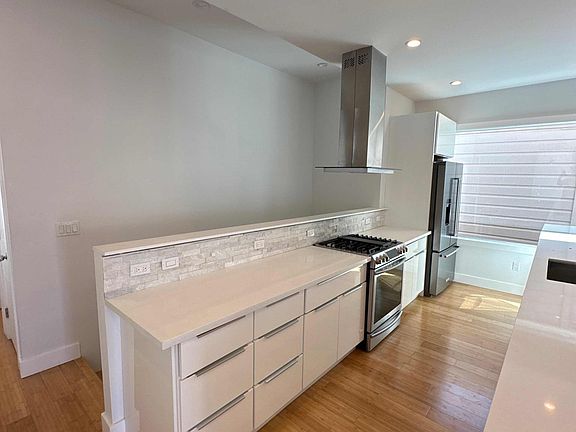 5th image of 1459 Thomas Ave