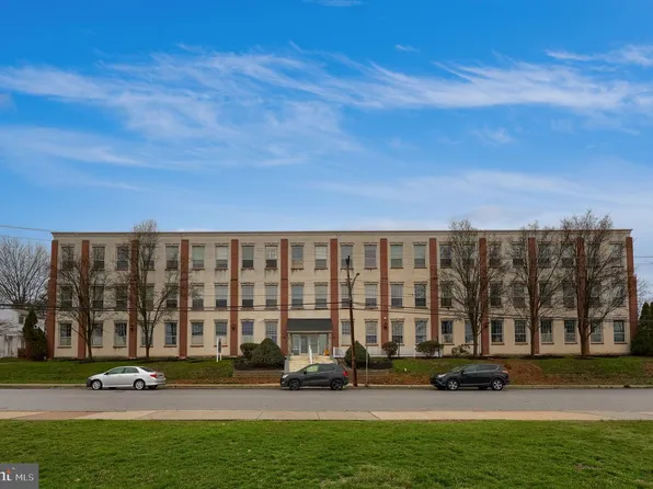 735 Washington St APT 323, Royersford, PA 19468