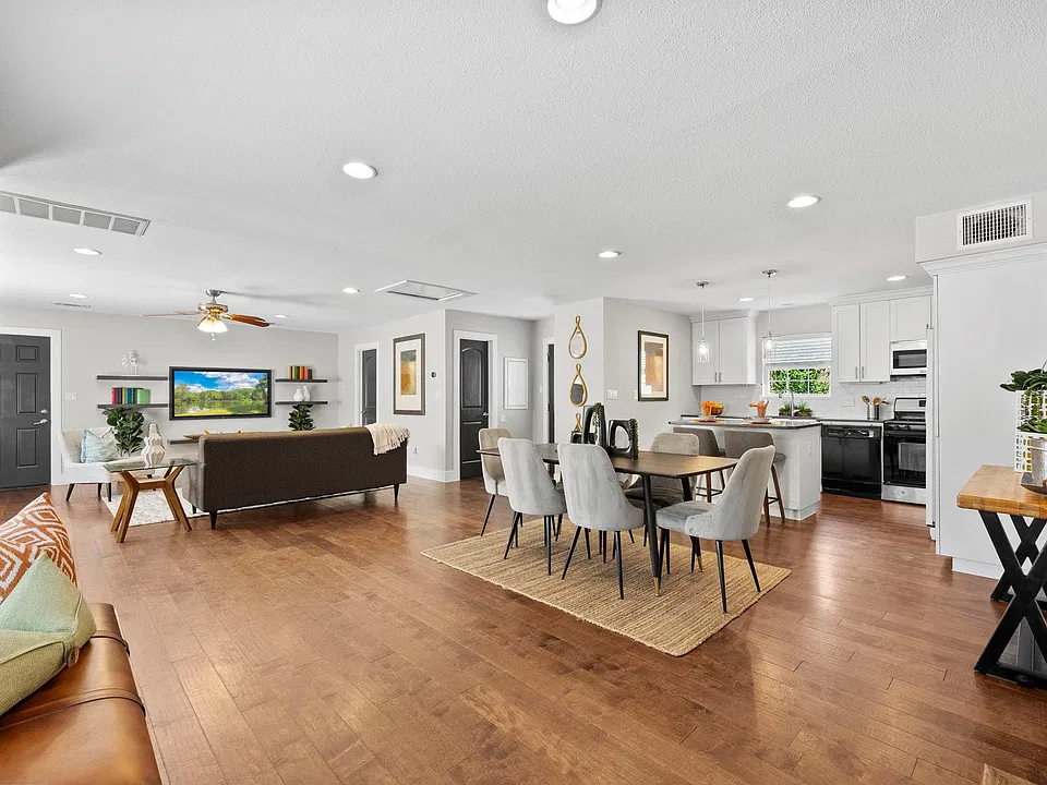 3001 Maplelawn Cir
