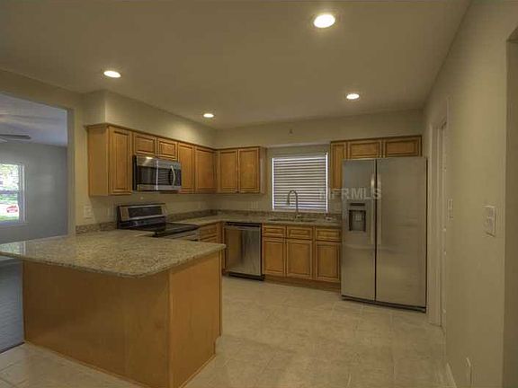 2nd image of 702 N Lincoln Ave