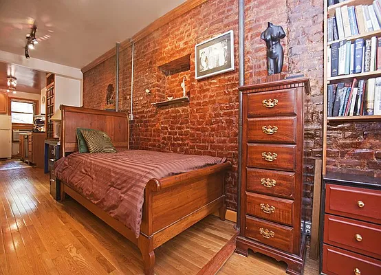 Rented by Warburg | media 42