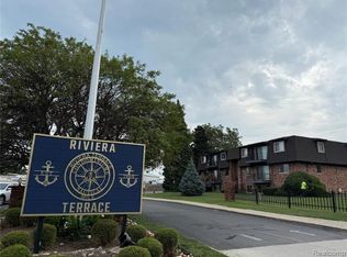 103 Riviera Dr, Saint Clair Shores, MI 48080