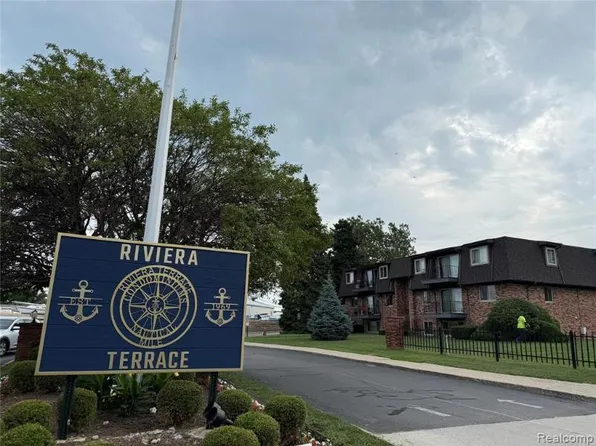 103 Riviera Dr, Saint Clair Shores, MI 48080