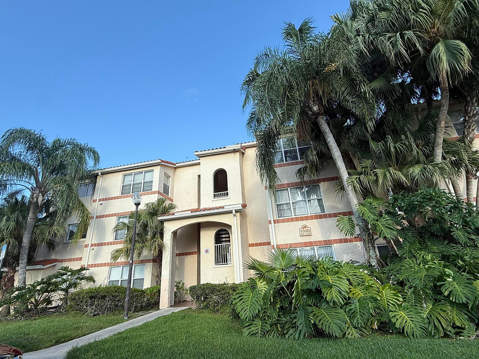 3390 N Pinewalk Drive #1012