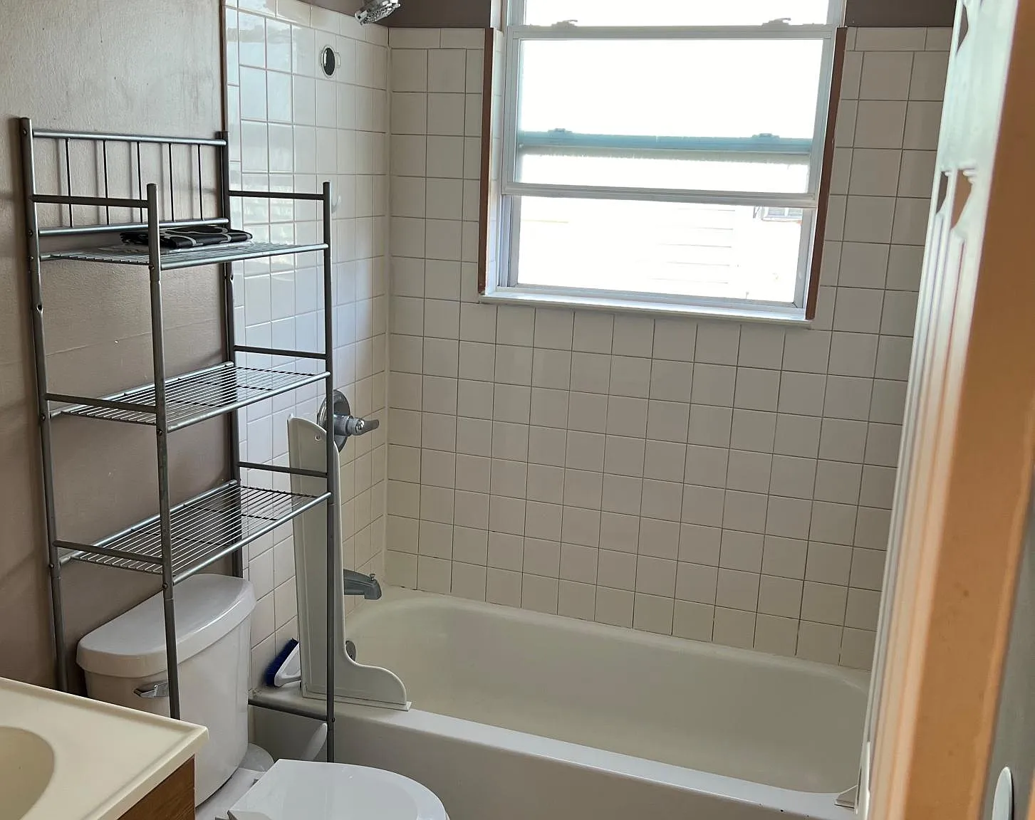 1384 Spencer Street — Photo 4