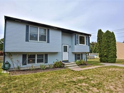 18 Peckham Pl, Bristol, RI, 02809