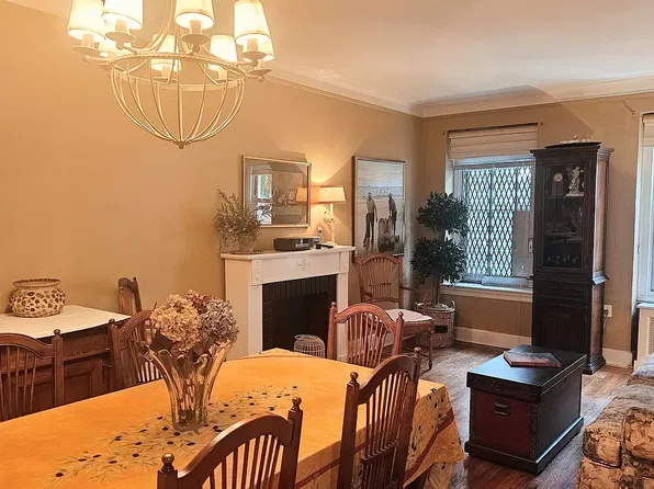 320 E 83rd St APT 3C, New York, NY 10028