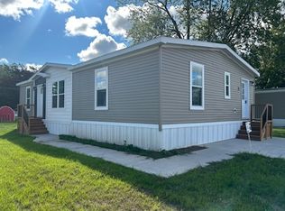 25 Oak Dr, Hamlin, NY 14464