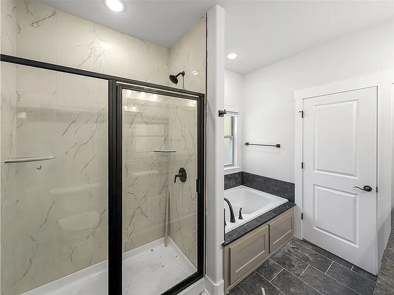 100 Selkirk Dr — Photo 14