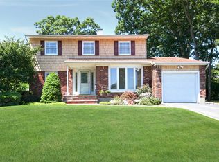 15 Mount Rainier Ave, Farmingville, NY 11738