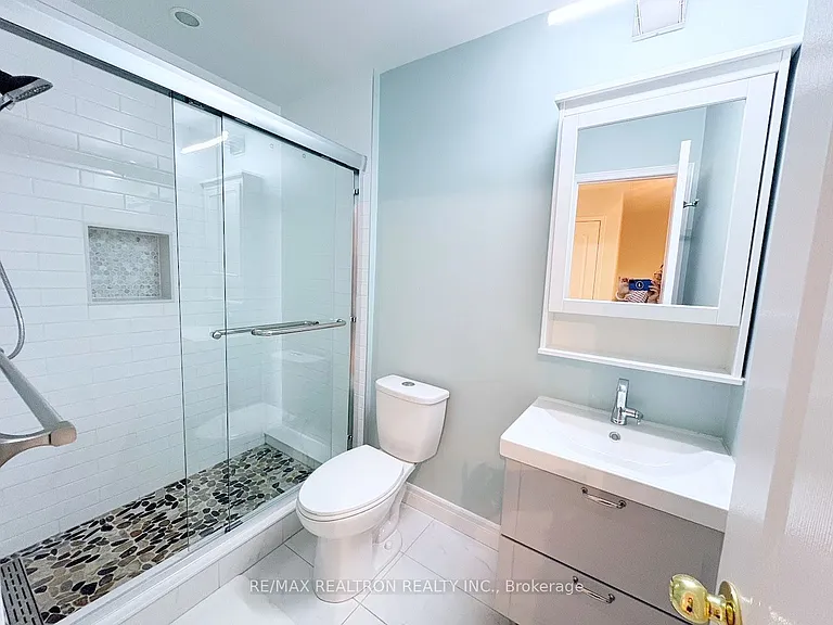 329 Bur Oak Ave — Photo 16