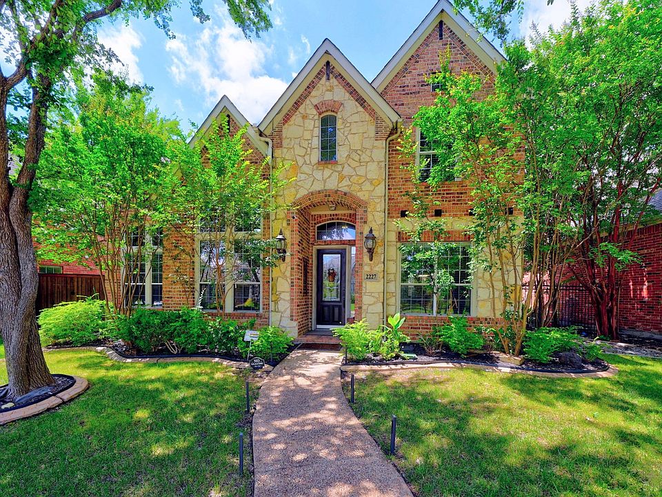 1st image of 2227 Fox Crossing Ln