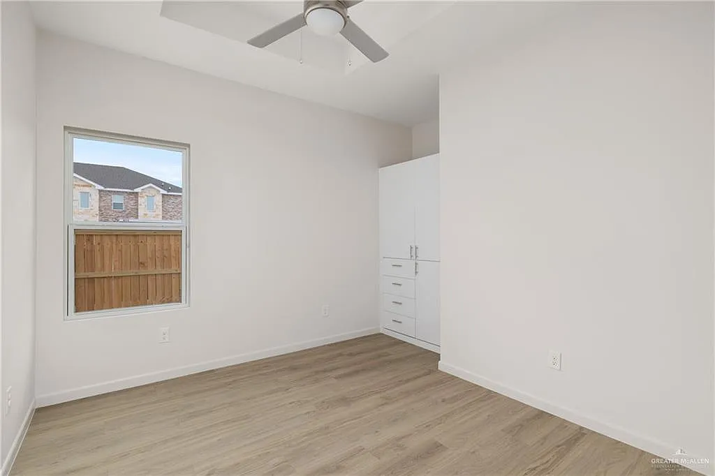 2 bed, 2.0 bath, 4224 sqft, $1,200 — Photo 4