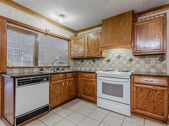 5th image of 6513 Briarknoll Cir