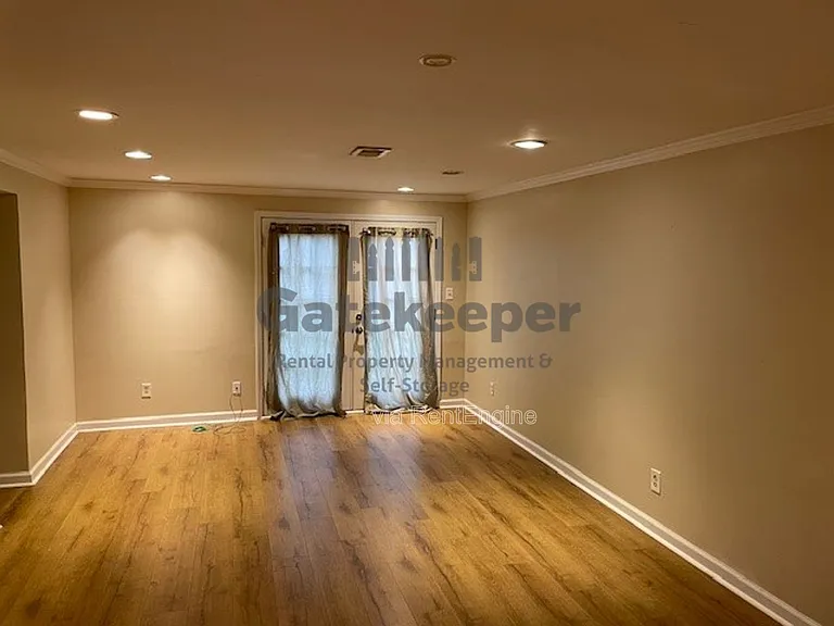 102 Cypress Ct — Photo 2