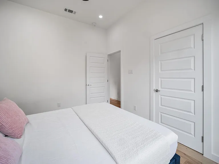 1350 Strickland St — Photo 20