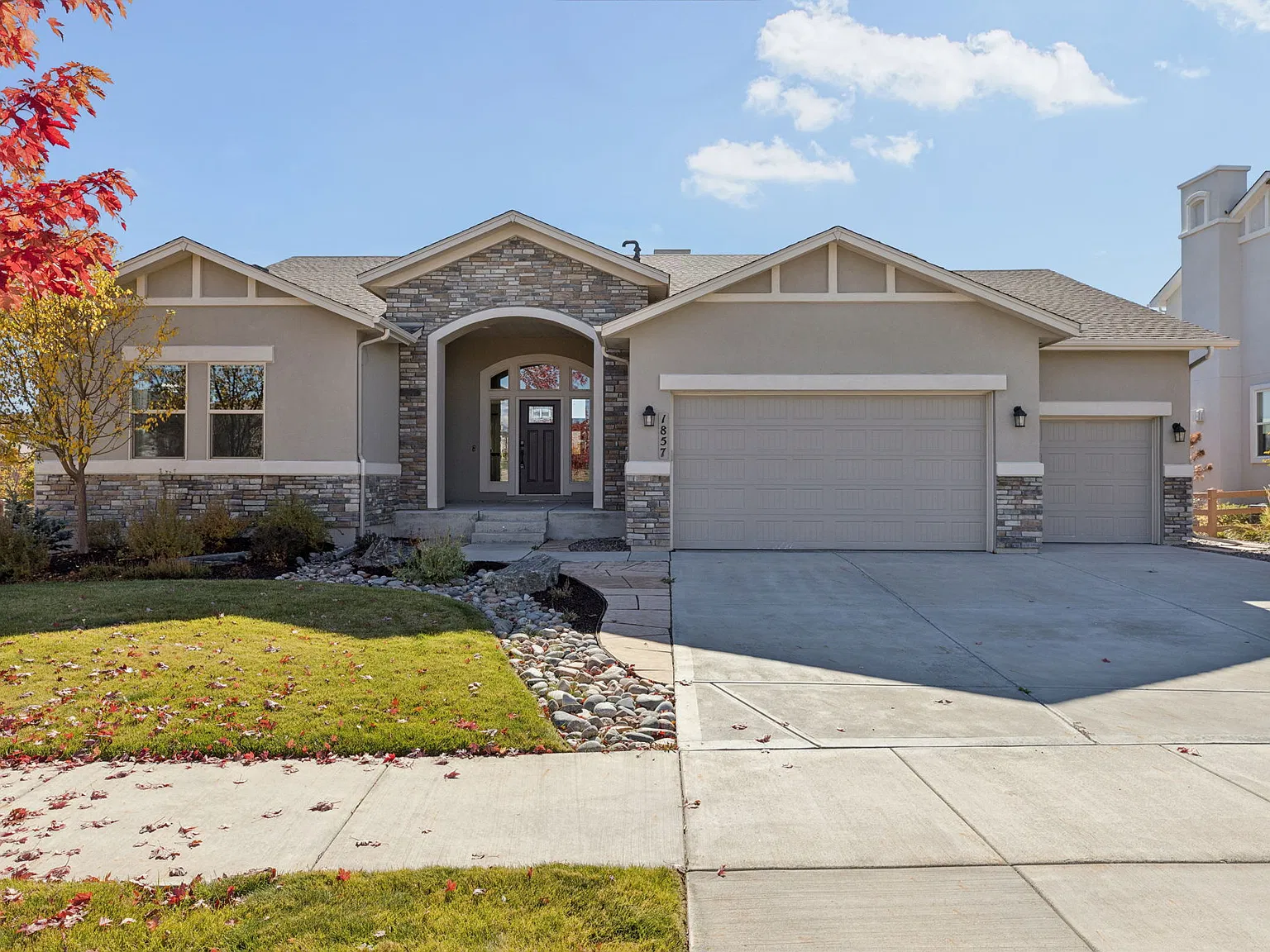 5 bed, 4528 sqft, $3,600 — Photo 2
