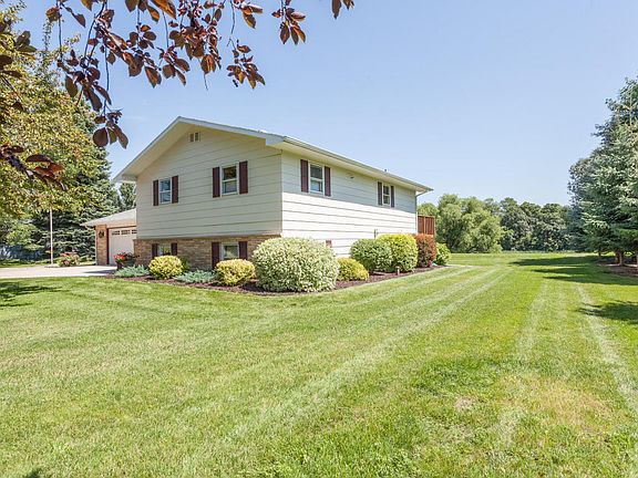 4th image of 6223 Lake Dr