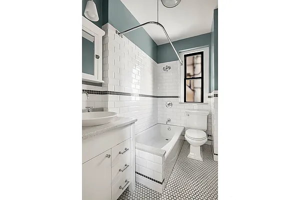 Sold by Warburg | media 6