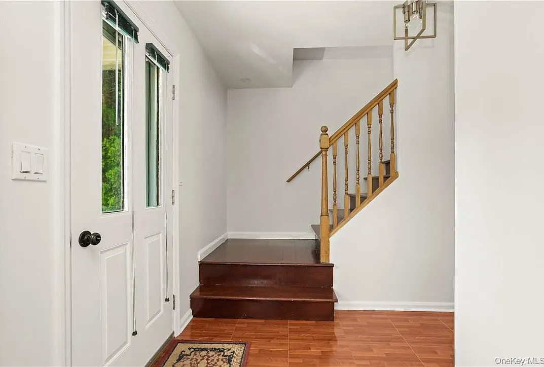 3 bed, 2.5 bath, 1893 sqft, $5,600 — Photo 2