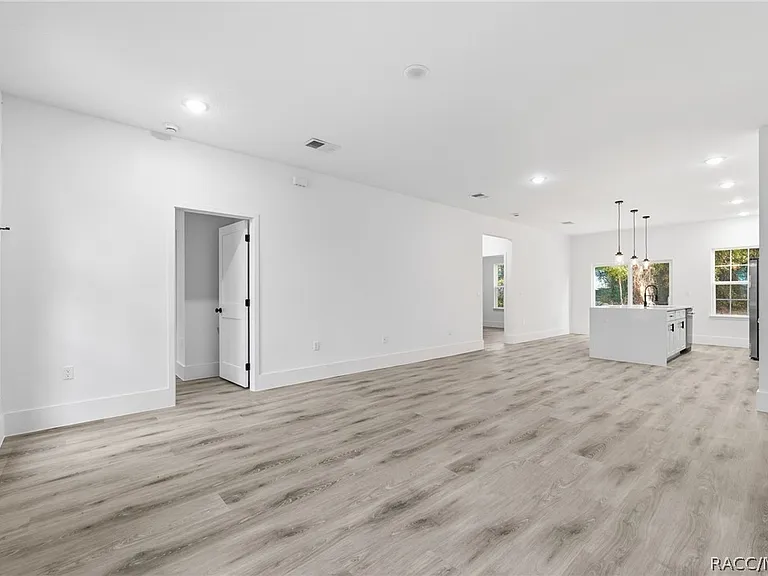 7047 N Lime Dr — Photo 7