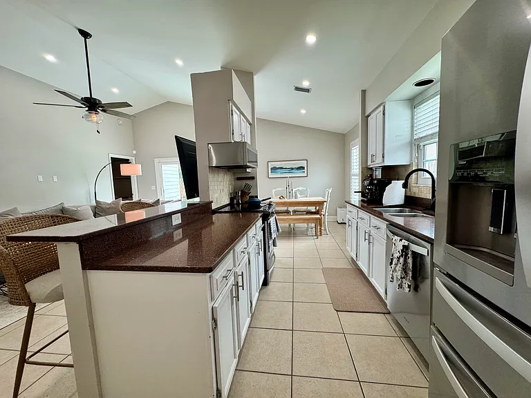 6135 Drake St — Photo 12