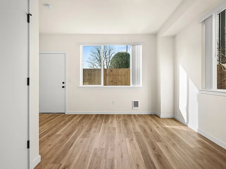 Vancouver Townhouses — Photo 13