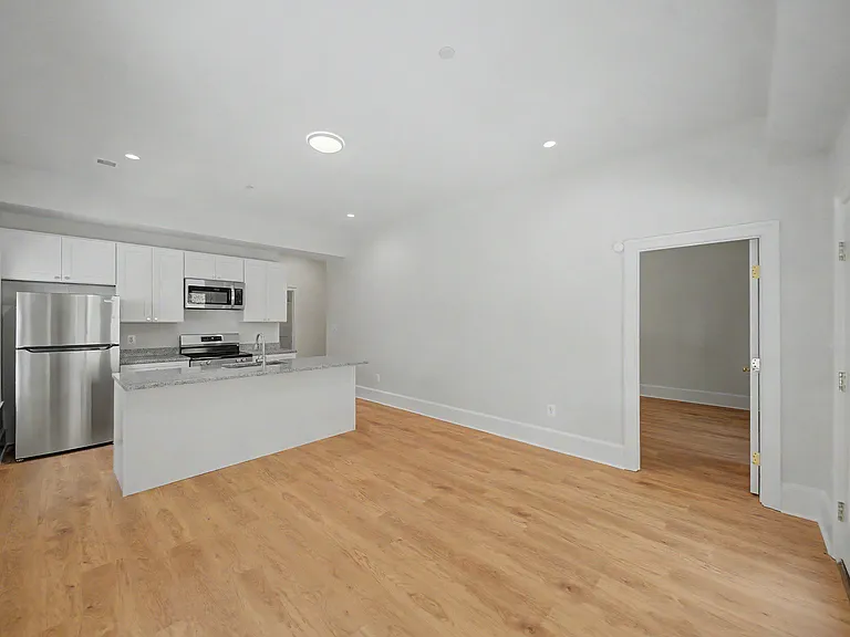 10205 Sorrel Ave — Photo 5