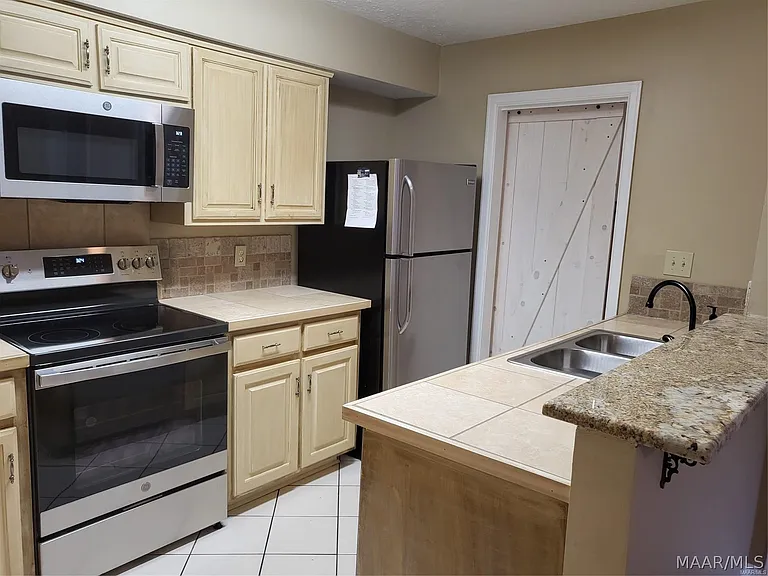 1516 Charleton Dr — Photo 10