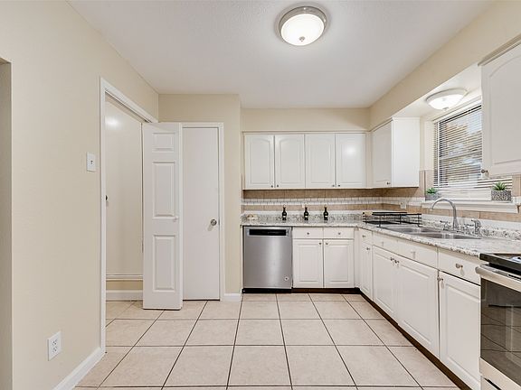 3rd image of 727 Sara Dr