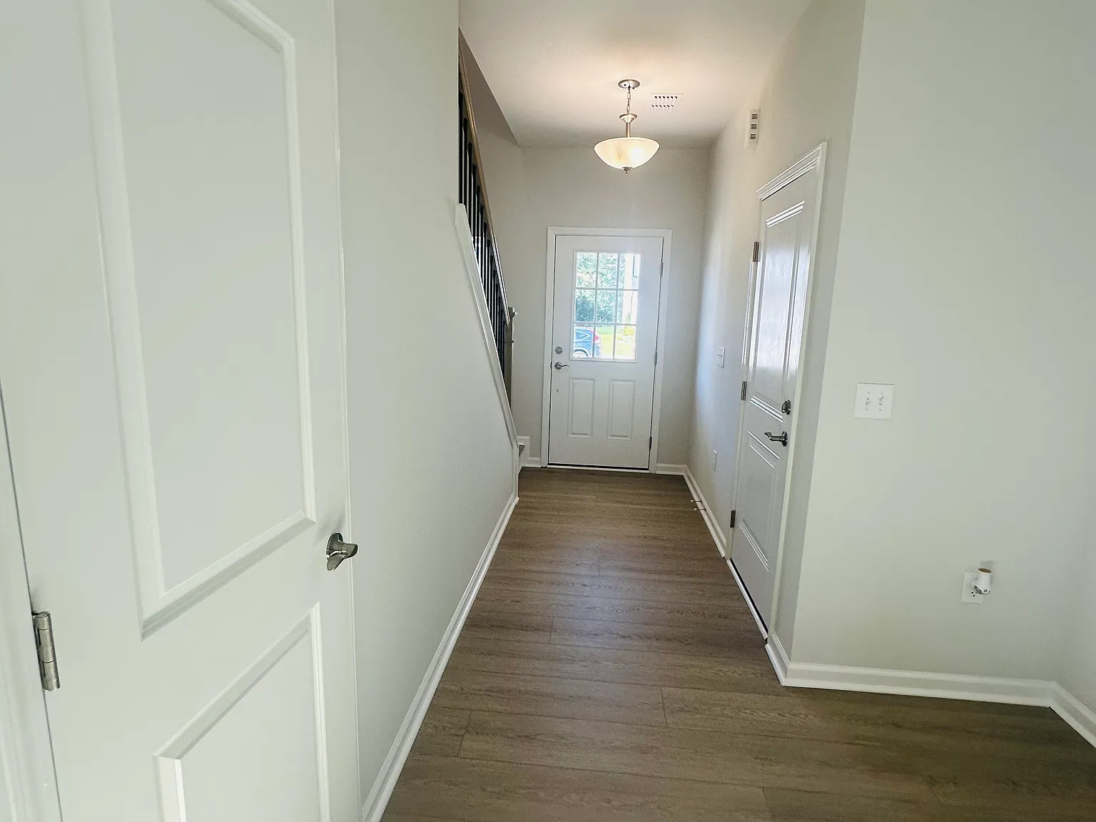 4 bed, 3.5 bath, 2350 sqft, $2,595 — Photo 2