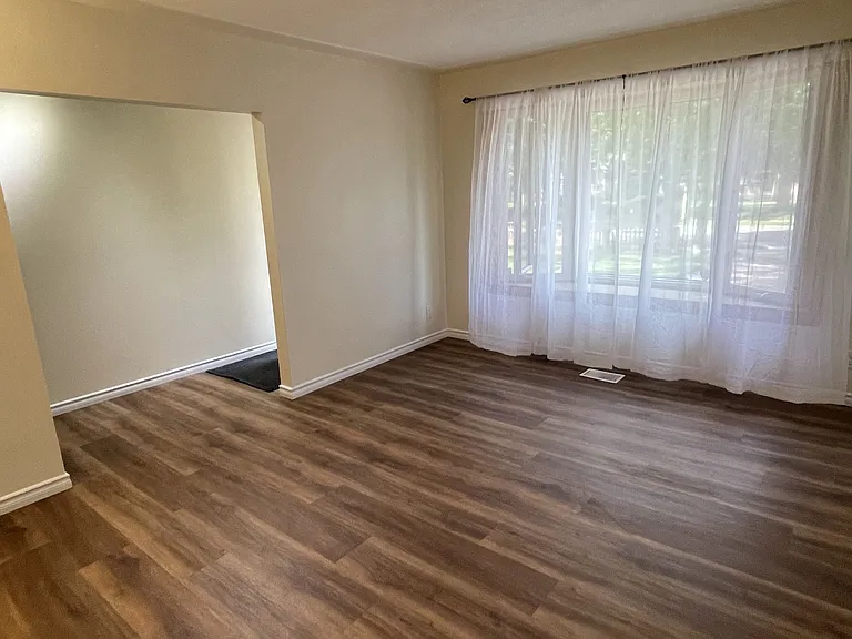 37 E Rutherford Dr #MAIN FLOOR — Photo 23