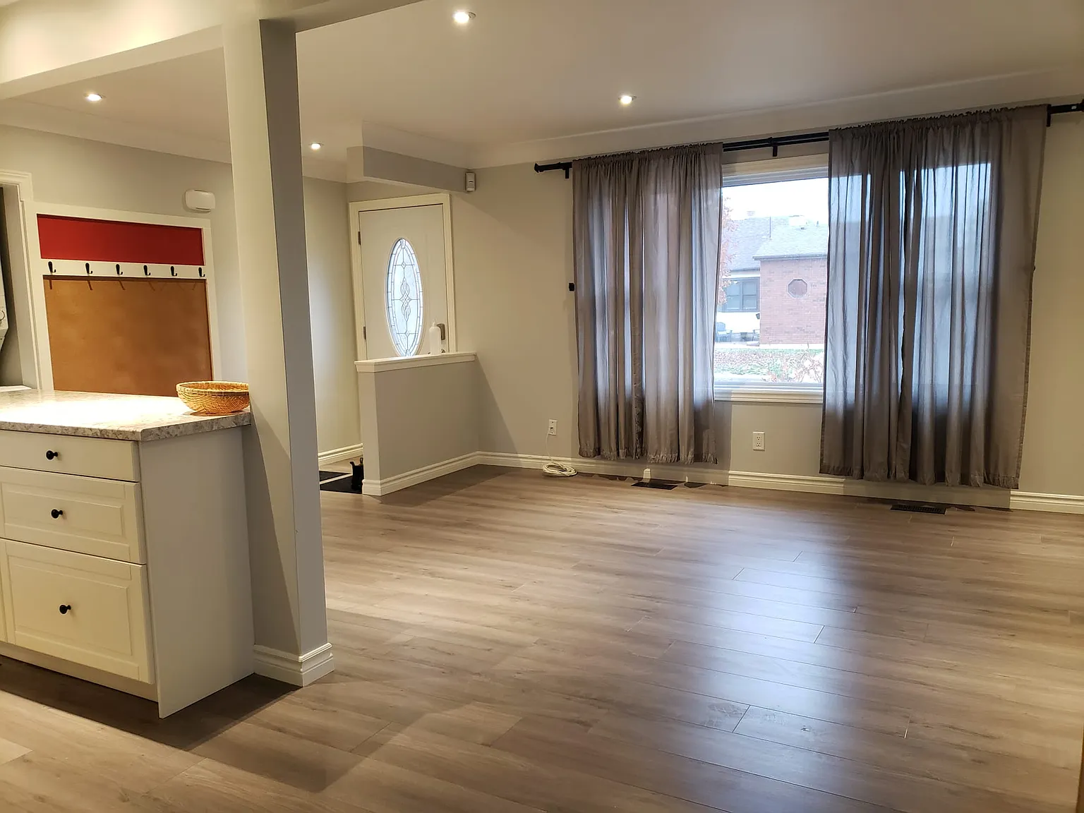 3 bed, 1000 sqft, $2,170 — Photo 4