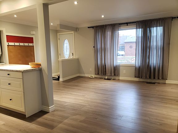 4th image of 105 Harold Ave #1