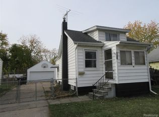 26211 Clancy St, Roseville, MI 48066