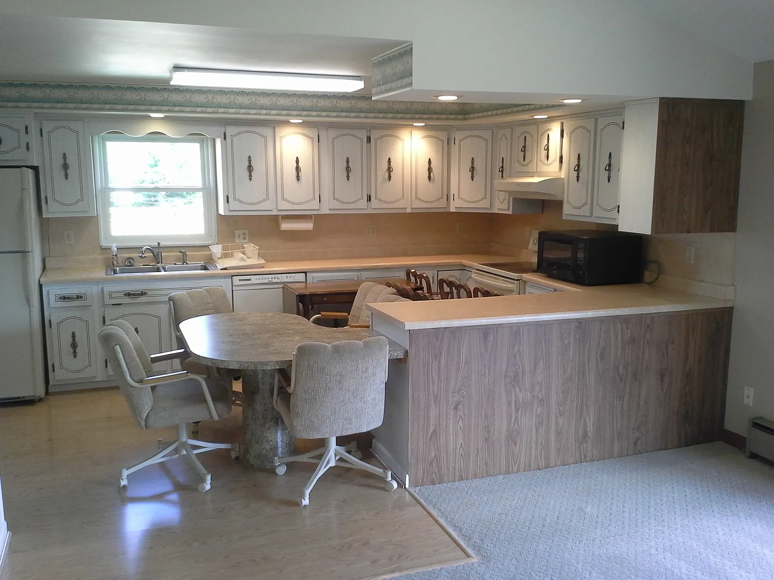 327 Forest Dr — Photo 3
