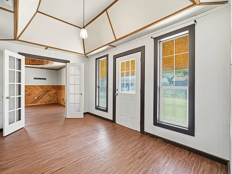 700 Harrel Ave — Photo 4