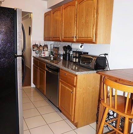 3rd image of 150 Glenwood Ave APT D4