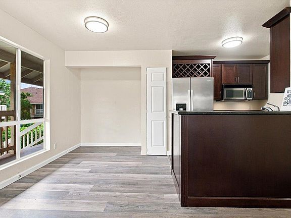 4th image of 140 Uwapo Rd APT 40-203