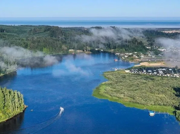 125 S 8th St, Lakeside, OR 97449