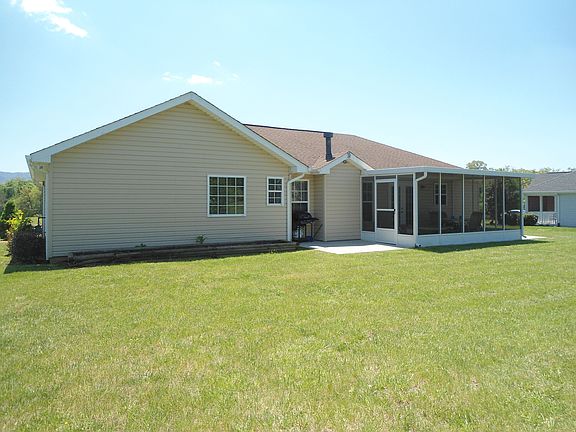 2nd image of 711 Boone Dr