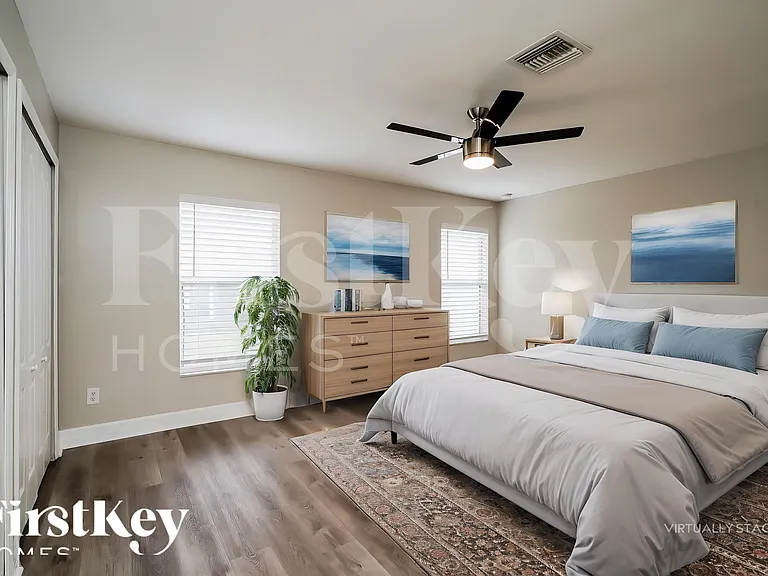 629 NE Juanita Ct — Photo 10