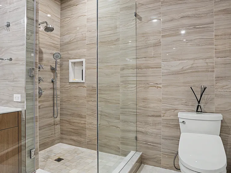 100 Garvies Point Rd #1005 — Photo 22
