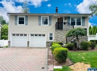 30 Poplar St, Cresskill, NJ 07626