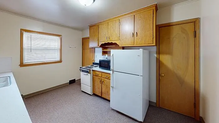 2 bed, 1.0 bath, $850 — Photo 2